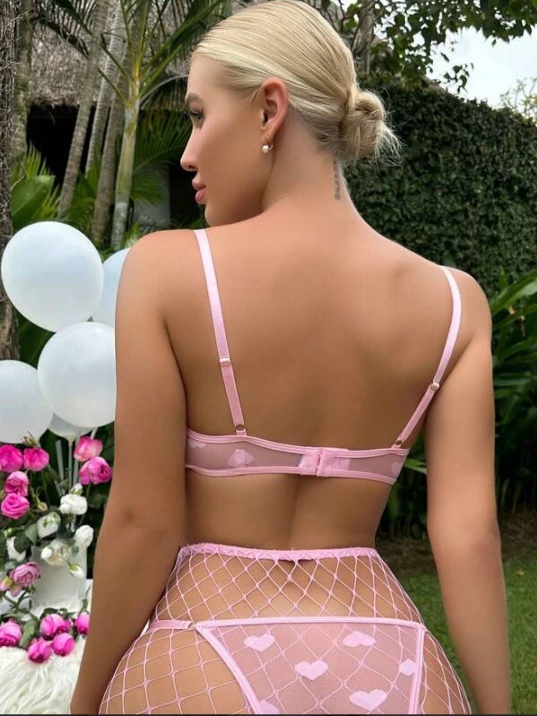 Body rosa con medias en rejilla 0100