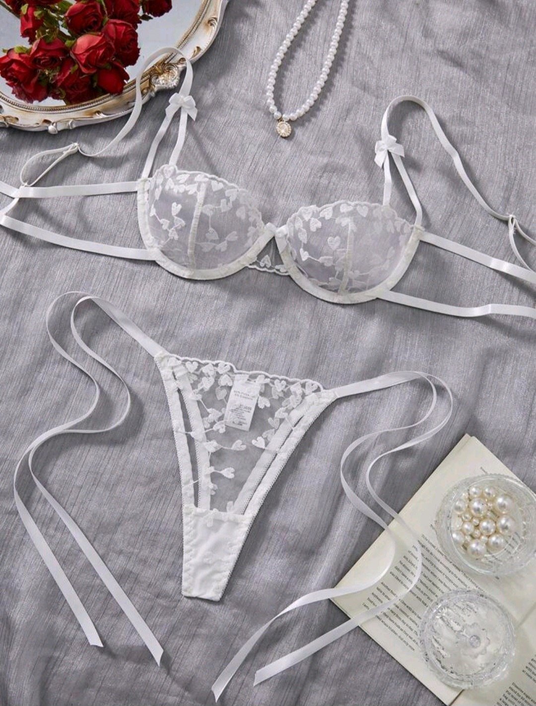 Conjunto en corazones blancos en lazo 0204055