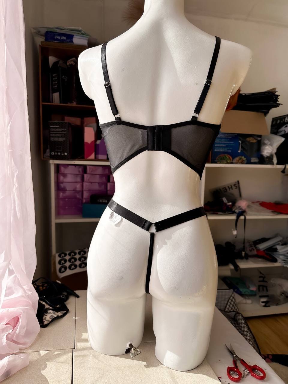 Conjunto en encaje negro con panty 33471