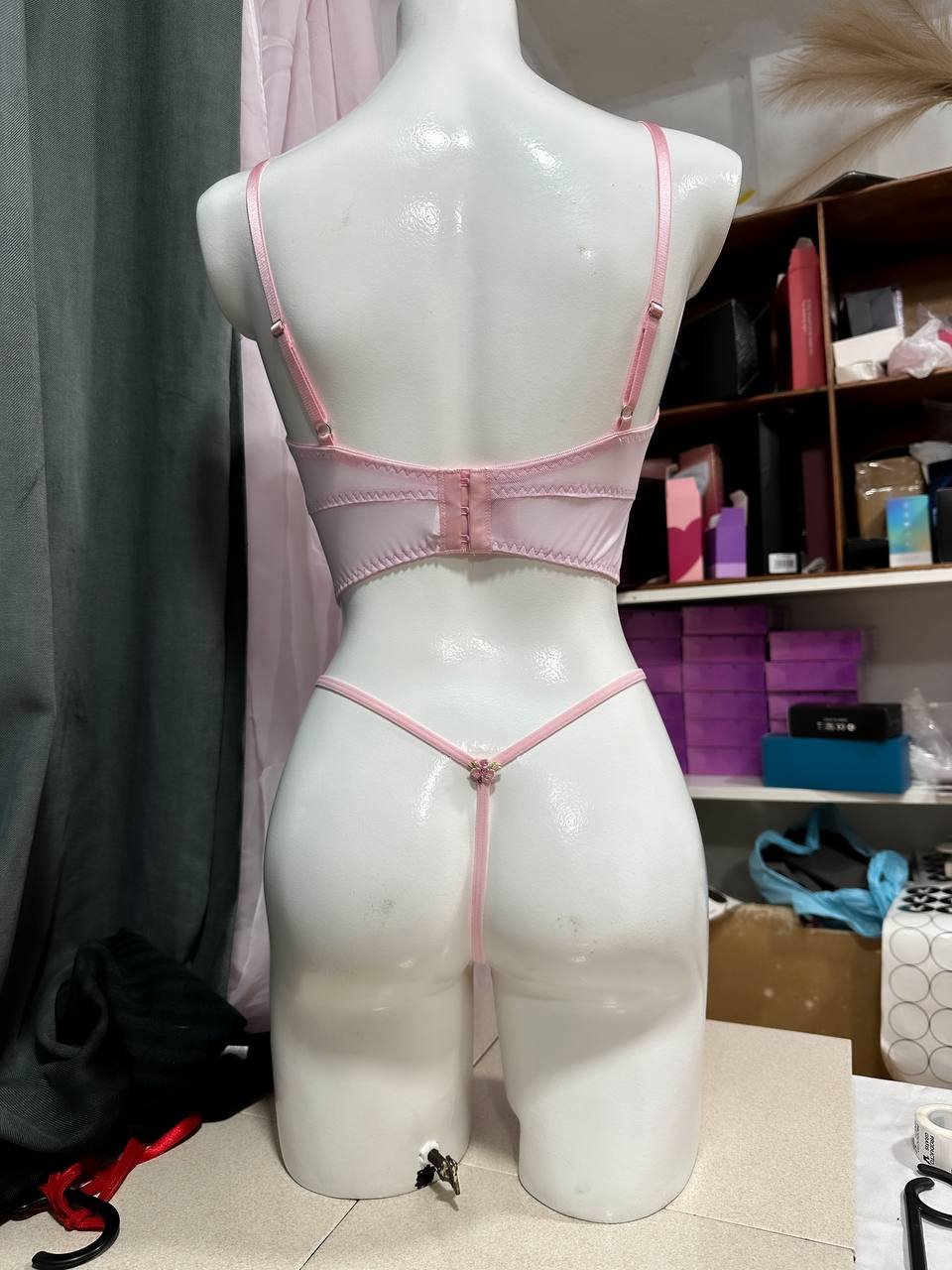 Conjunto con detalles de flores 050501