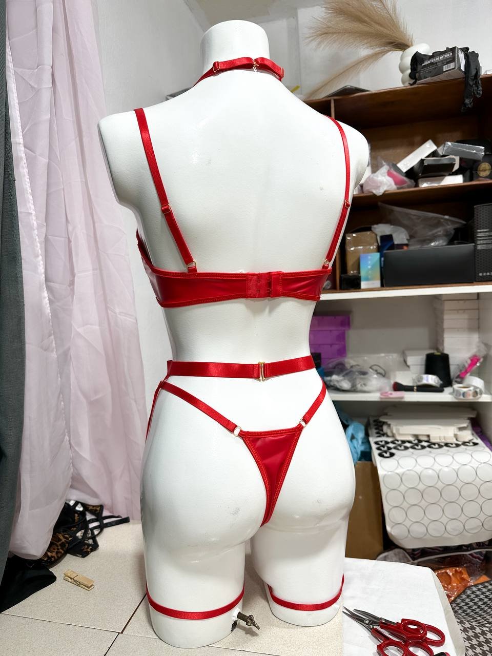 Conjunto rojo con cadena 050506
