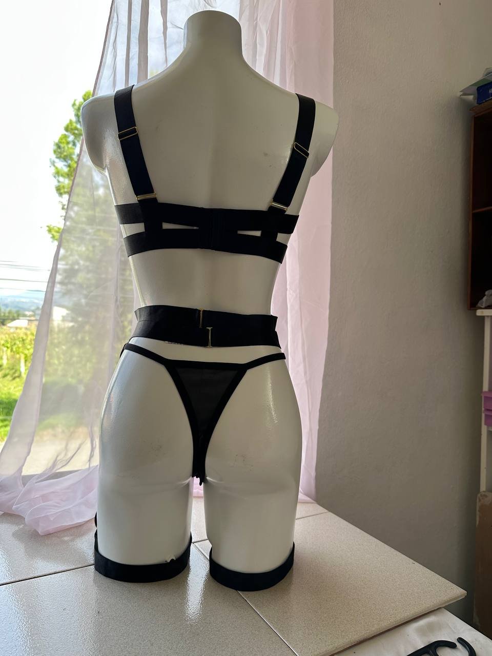 Conjunto con arnes en negro 0502055