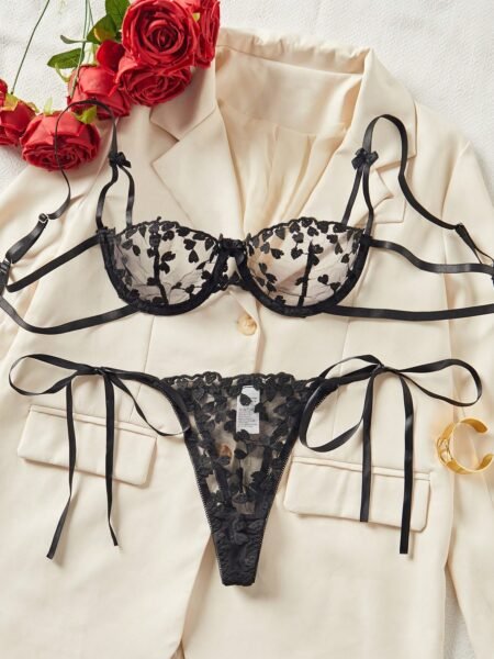 Conjunto negro en corazones 210701