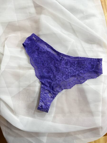 Tanga en encaje delantero 210903